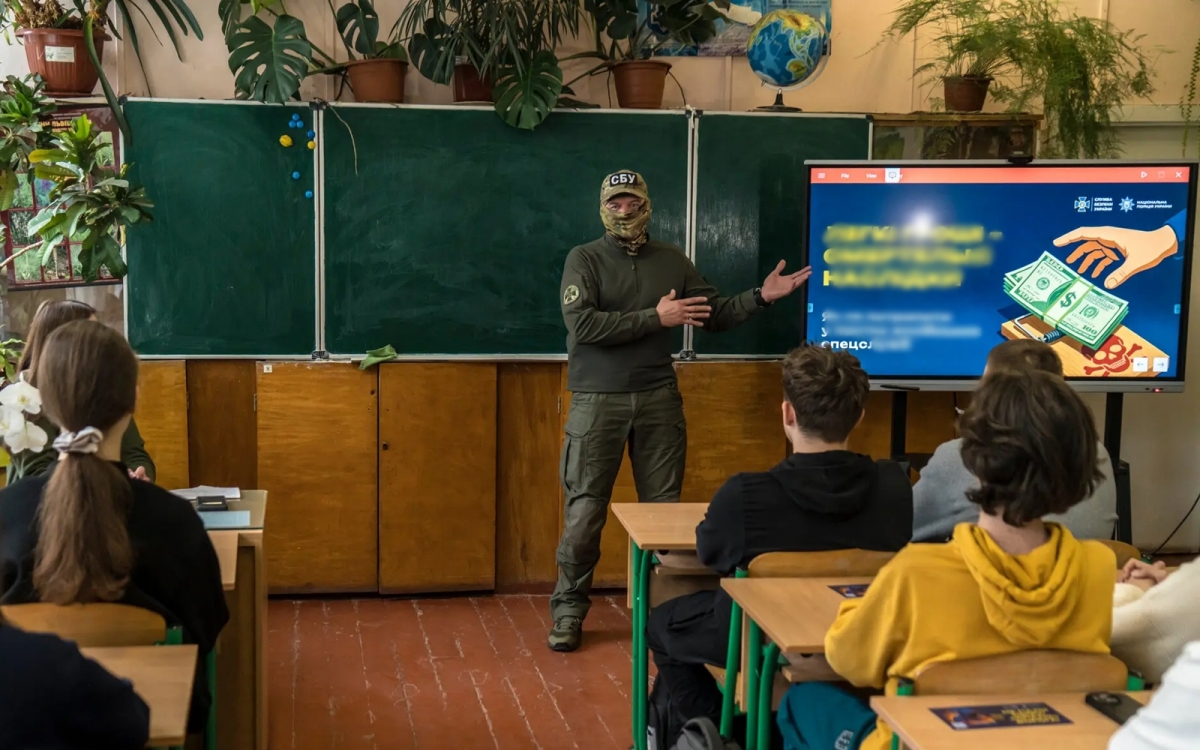 Ukraine dạy học sinh đối phó với điệp viên của tình báo Nga